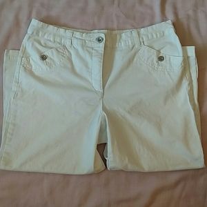Karen Scott White Capri